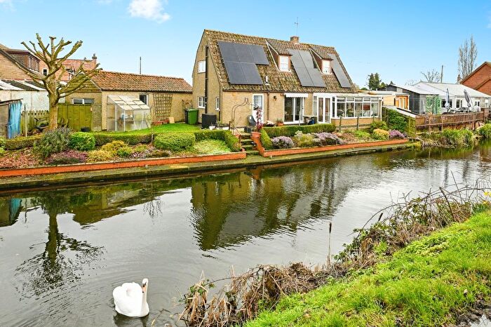 2 Bedroom Detached House For Sale In Workhouse Lane, Upwell, Wisbech, Norfolk, PE14