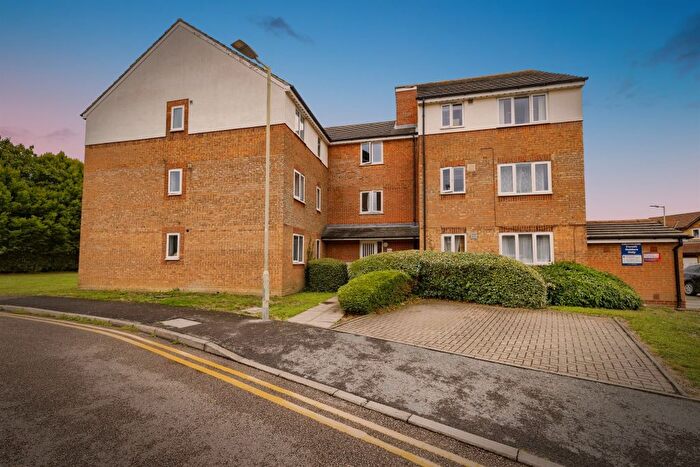 2 Bedroom Flat For Sale In Crusader Way, Watford, WD18