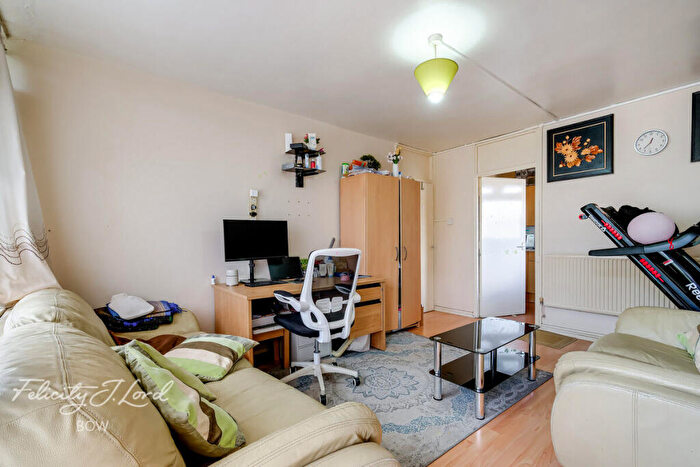 1 Bedroom Flat For Sale In Hobday Street, London, E14