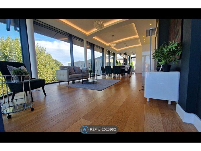 2 Bedroom Flat To Rent In Shad Thames, London, SE16