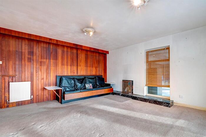 4 Bedroom Detached House For Sale In Ashby Road East Bretby, DE15