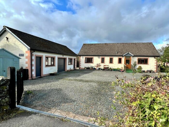 3 Bedroom Detached House For Sale In College Glen, Dalry, DG7