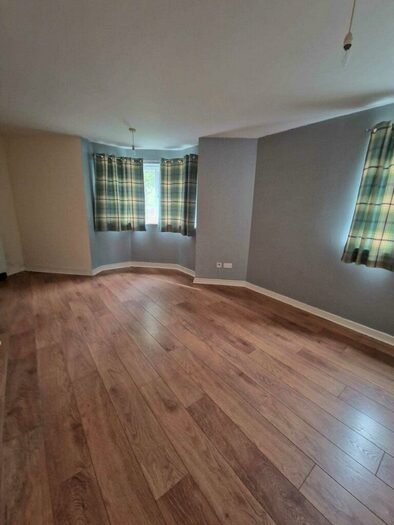 2 Bedroom Flat To Rent In Lloyd Court, Glasgow, G73