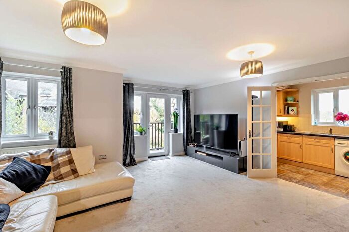 2 Bedroom Flat For Sale In Springwell Lane, Rickmansworth, WD3