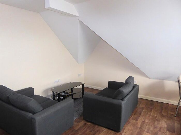 1 Bedroom Flat To Rent In Beacon Apartments, Upper Sutton Lane, Heston, TW5