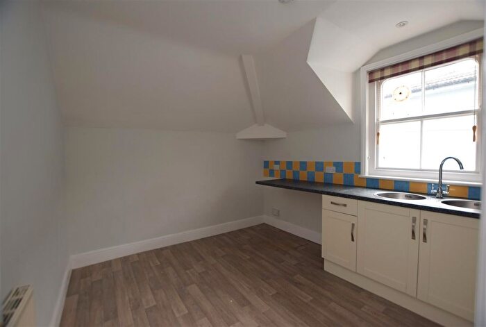 2 Bedroom Flat To Rent In Cornwallis Gardens, Hastings, TN34