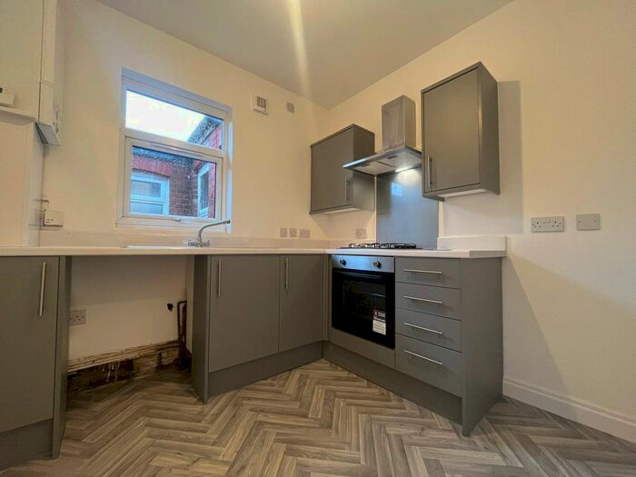2 Bedroom Flat To Rent In Leeds Road, Blackpool, Lancashire, FY1