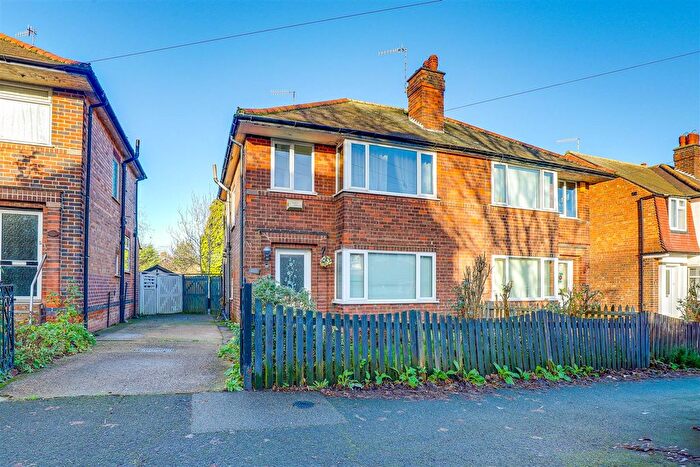 3 Bedroom Semi Detached House For Sale In Tewkesbury Drive, Basford, Nottinghamshire, NG6