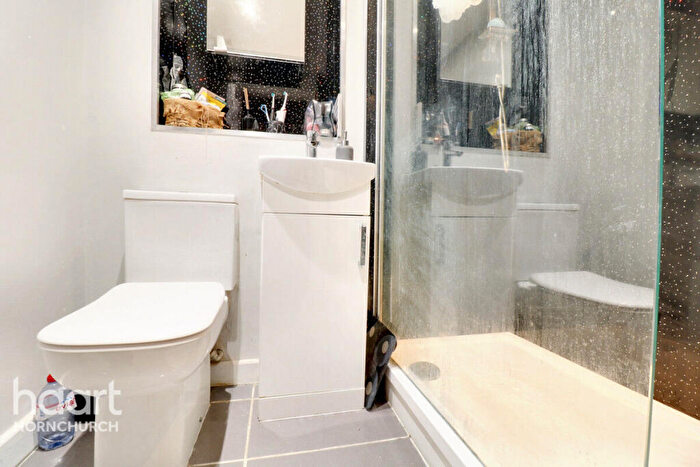 1 Bedroom Flat For Sale In Hutchins Close, Hornchurch, RM12