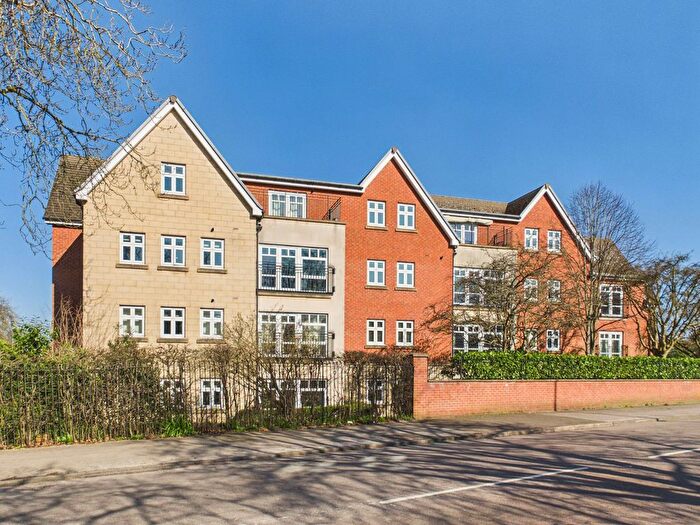 2 Bedroom Flat For Sale In Woodthorpe Drive, Woodthorpe, Nottingham, NG5
