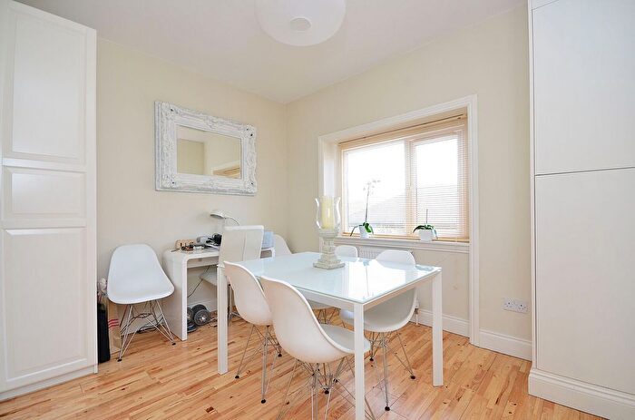 3 Bedroom Flat To Rent In Chiswick High Road, Chiswick, London, W4