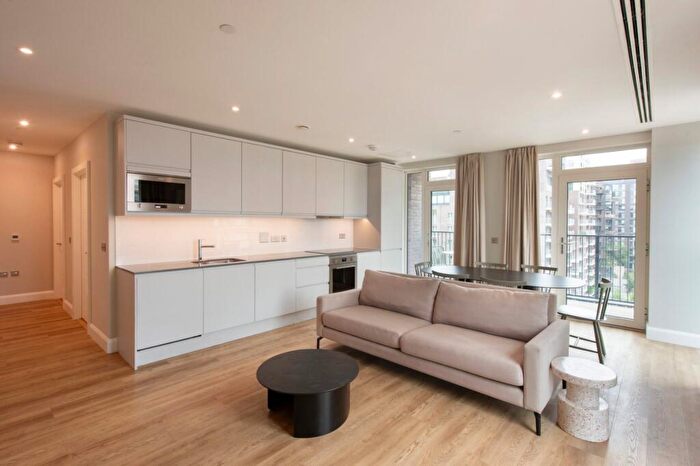 3 Bedroom Flat To Rent In Moat Street, New Covent Garden, SW11
