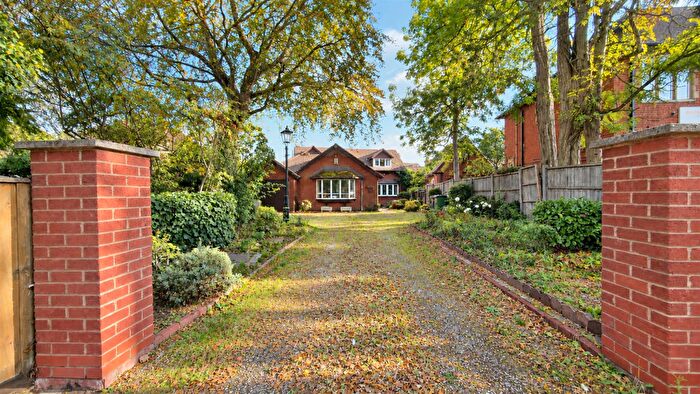 4 Bedroom Detached House For Sale In Broadway, Peterborough, PE1