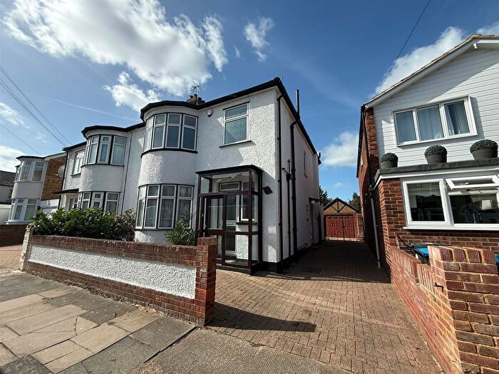 4 Bedroom Semi-Detached House To Rent In Uckfield Road, Enfield, EN3