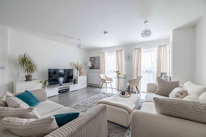 1 Bedroom Flat For Sale In Cornwall Gardens, Taplow, SL6