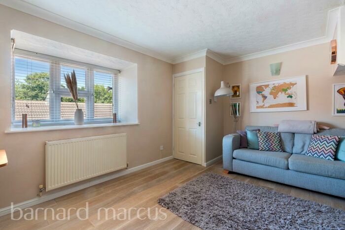 2 Bedroom House To Rent In Whelan Way, Wallington, SM6