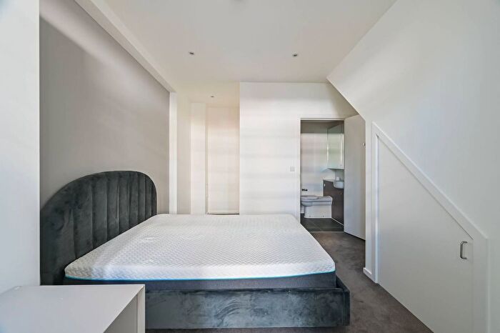 4 Bedroom Flat To Rent In Sunrise Close, Stratford, London, E20