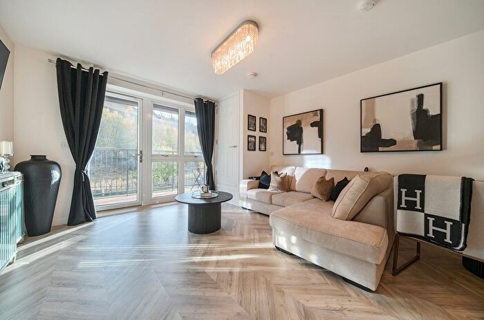 1 Bedroom Flat For Sale In Castle Hill Drive, Ebbsfleet Valley, Swanscombe, DA10