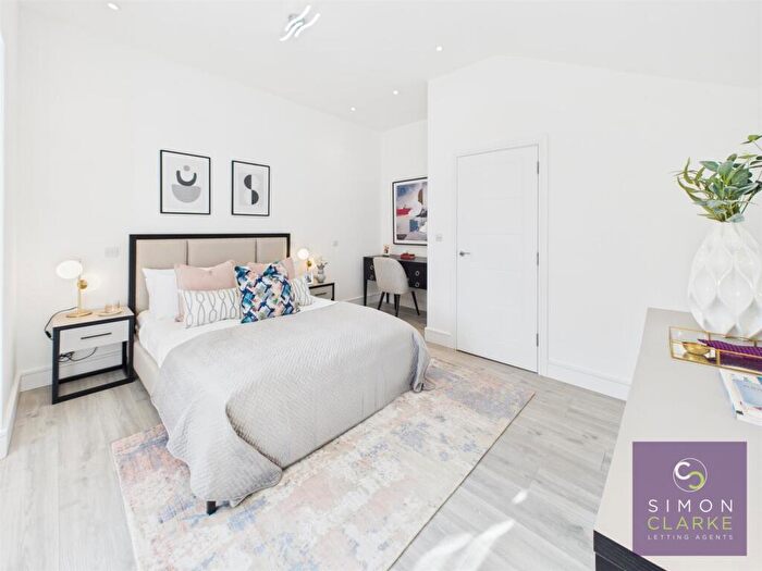 2 Bedroom Apartment To Rent In Woodside Avenue, London, N12