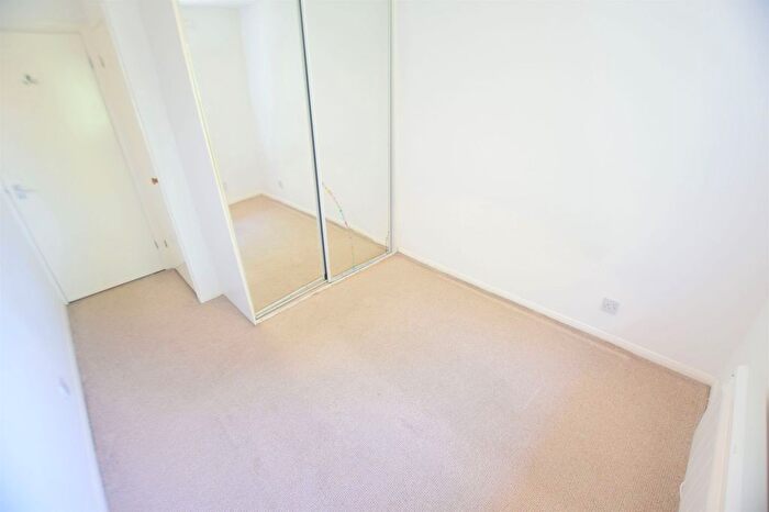 1 Bedroom Flat To Rent In Greenslade Road, Barking, IG11