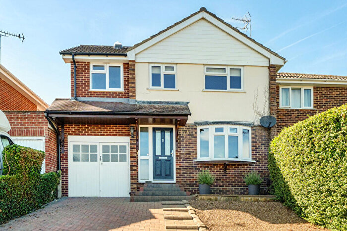 4 Bedroom Semi-Detached House For Sale In Cotswold Way, Tilehurst, Reading, Berkshire, RG31