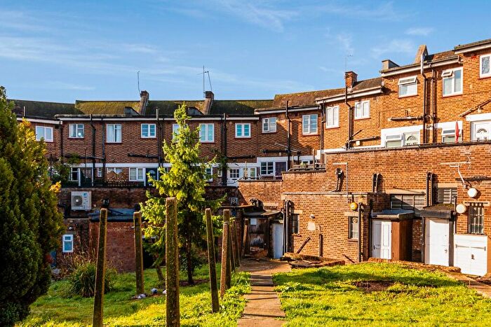 2 Bedroom Apartment To Rent In Hampden Square Onslow Parade, N14