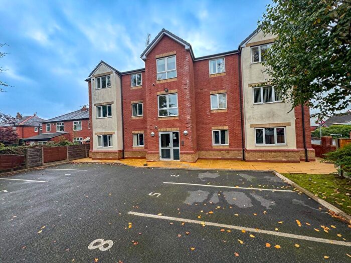 2 Bedroom Apartment For Sale In Walshaw Road, Bury, BL8