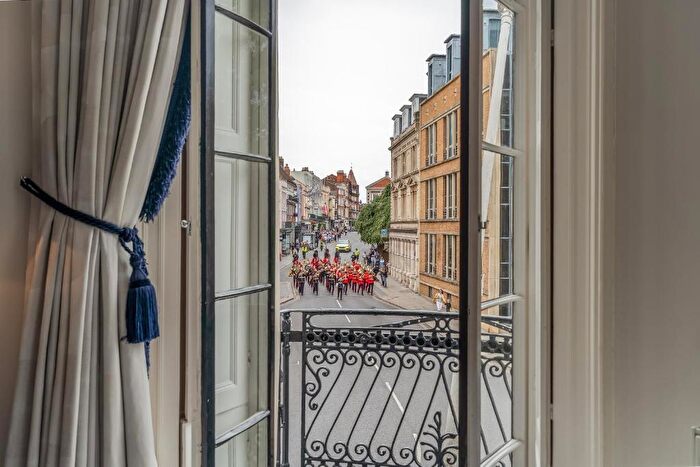 1 Bedroom Apartment For Sale In Park Street, Windsor, Berkshire, SL4