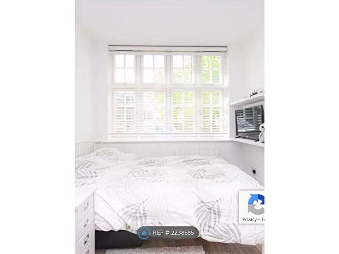 Studio To Rent In Atkins Road, London, SW12