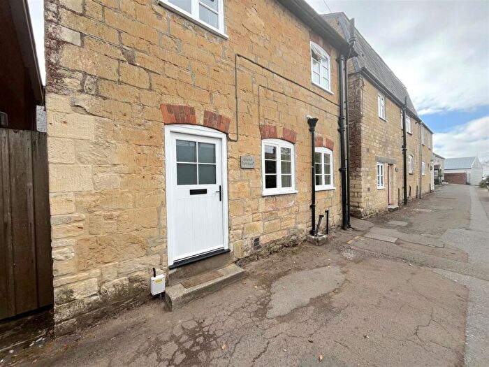 2 Bedroom House To Rent In The Row, Sturminster Newton, DT10