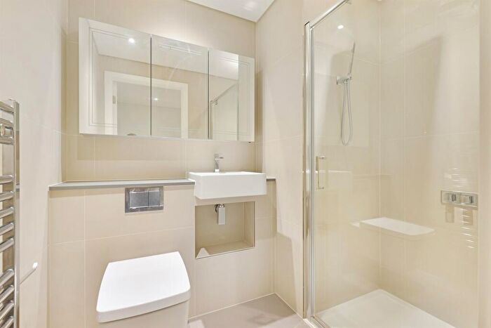 3 Bedroom Flat To Rent In Gartons Way, London, SW11