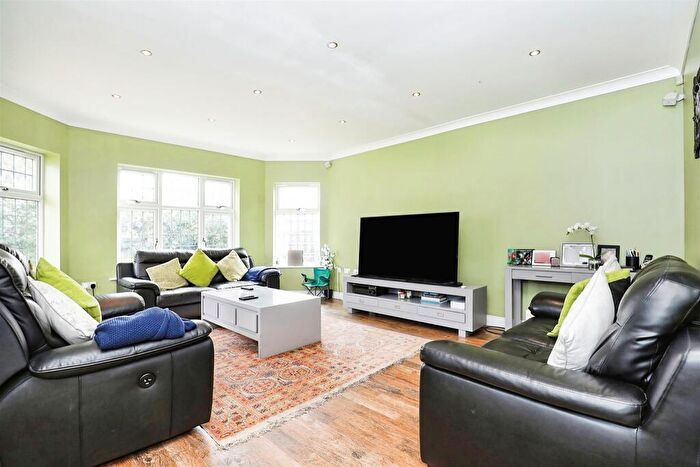 6 Bedroom Detached House For Sale In Cotton Meadow, Northampton, NN5