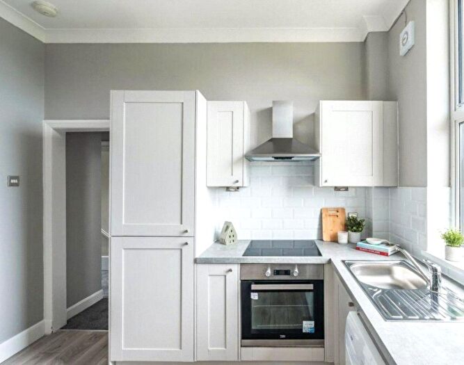 2 Bedroom Detached House To Rent In Park Avenue, London, N22