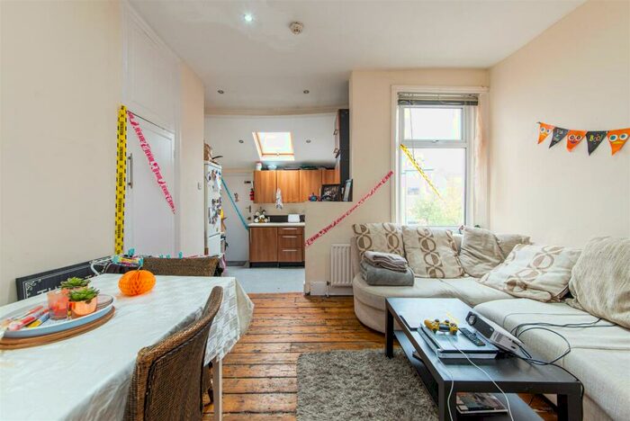 5 Bedroom Maisonette To Rent In Roxburgh Place, Heaton, Newcastle Upon Tyne, NE6