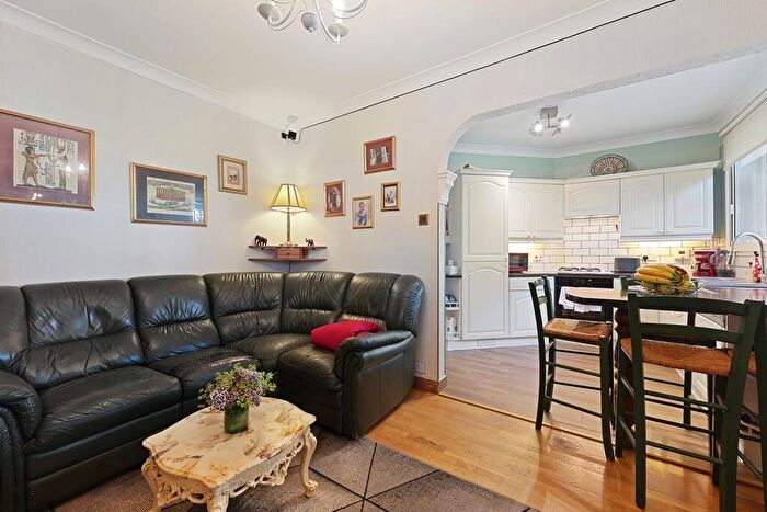 2 Bedroom Flat For Sale In Neasden Lane, London, NW10