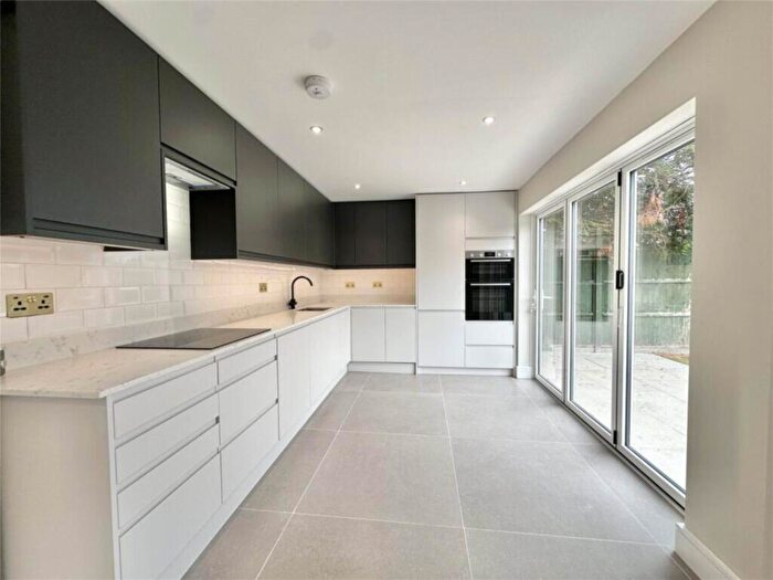 4 Bedroom Semi Detached House For Sale In Wych Elms, Park Street, AL2