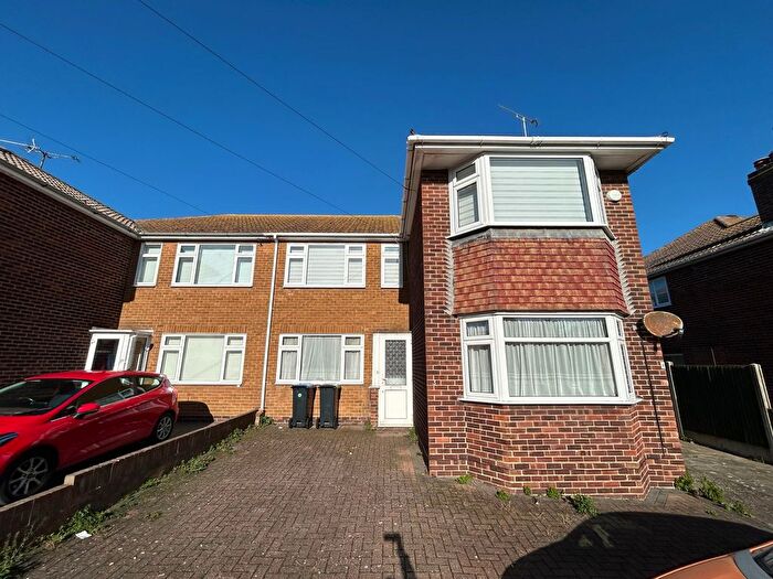 2 Bedroom Flat To Rent In Yarrow Close, Broadstairs, CT10