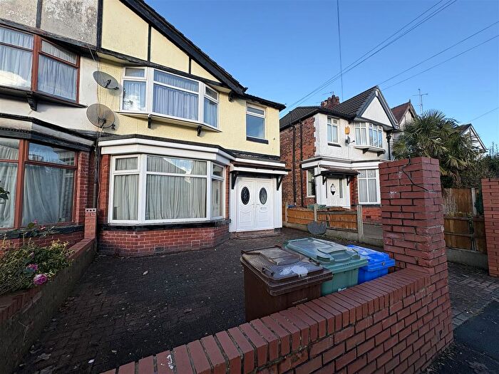 3 Bedroom Semi Detached House To Rent In Winchester Avenue, Prestwich, Manchester, M25