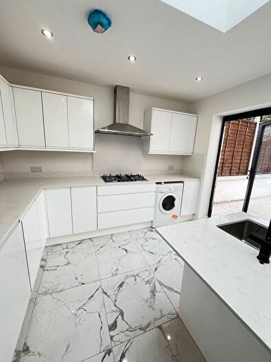 5 Bedroom Semi-Detached House To Rent In Burnt Ash Hill, Hither Green, Blackheath, London, SE12