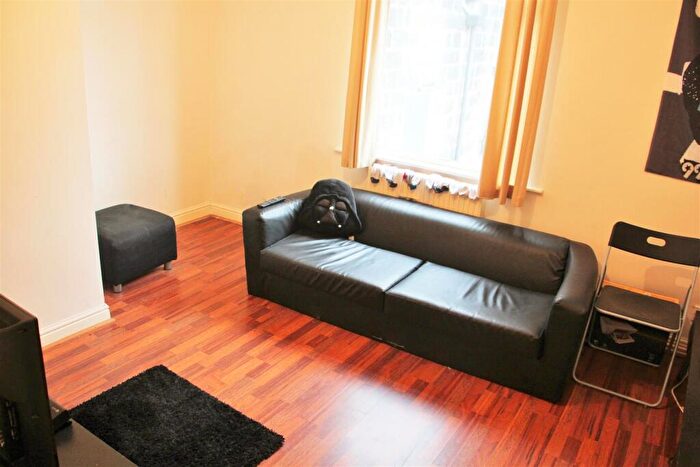 2 Bedroom Apartment To Rent In North Hill Road, Headingley, Leeds, LS6