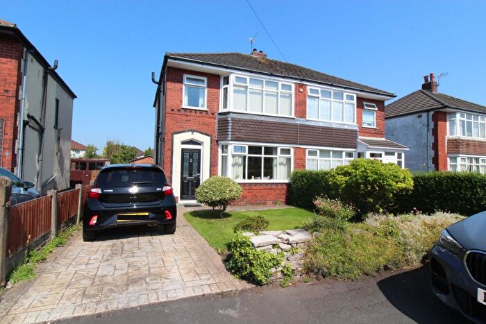 3 Bedroom Semi Detached House For Sale In Conway Avenue, Leyland, PR25