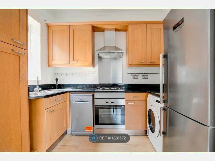 2 Bedroom Flat To Rent In Ellesmere Road, London, W4