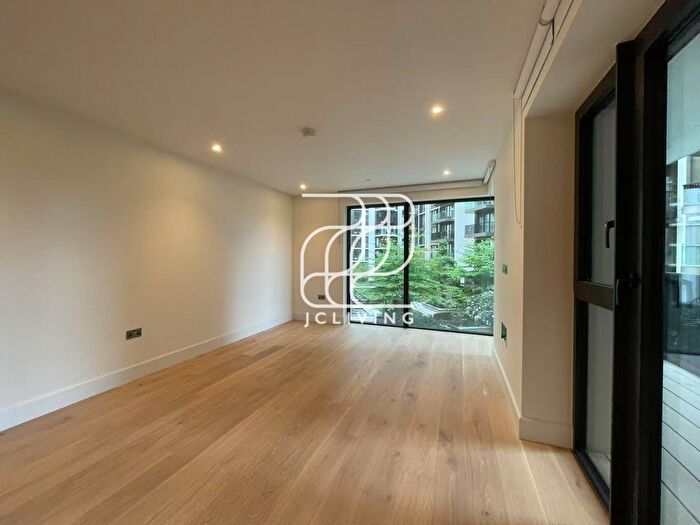 2 Bedroom Flat To Rent In Fountain Park Way, London, W12