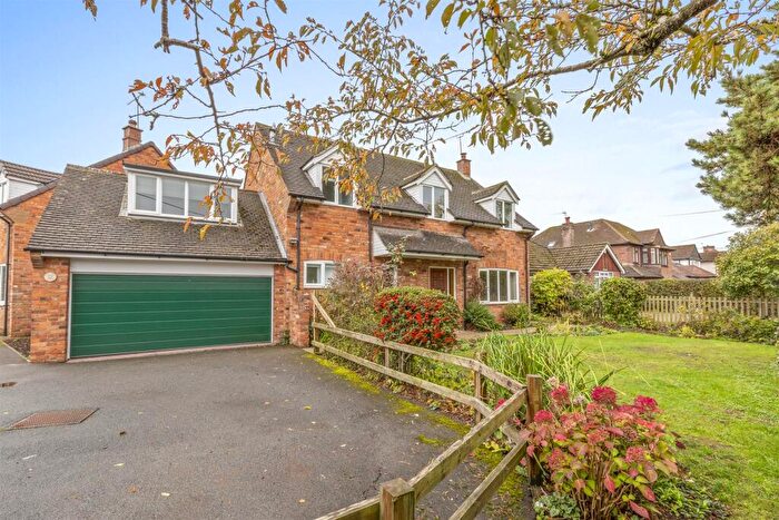 5 Bedroom Detached House For Sale In North Road, Widmer End (no Chain), HP15