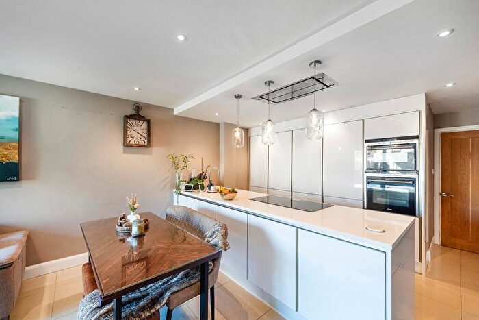 3 Bedroom Semi Detached House For Sale In Lyme Road, Welling, DA16