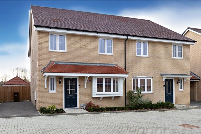 3 Bedroom Semi Detached House To Rent In Southlands Farm Way, Wickford, Essex, SS11