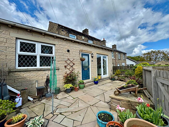 3 Bedroom Semi-Detached House For Sale In Holmfirth Road, Shepley, Huddersfield, HD8