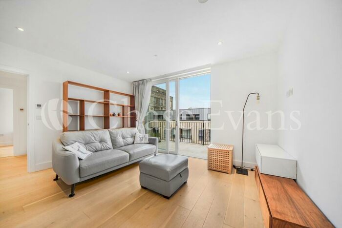 2 Bedroom Apartment To Rent In Claremont House, Quebec Way, Canada Water, SE16