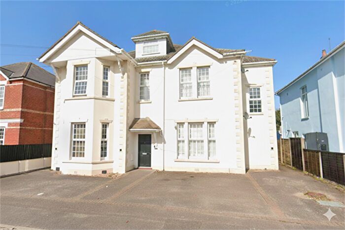 4 Bedroom Flat To Rent In Bedroom First Floor Flat In Bournemouth, BH3