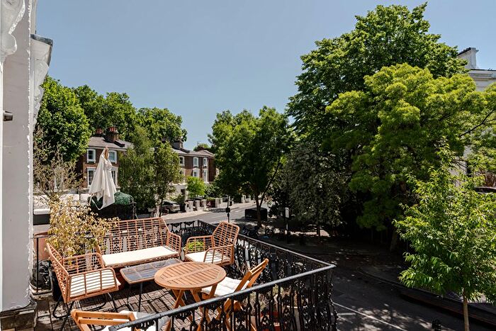 2 Bedroom Flat For Sale In St Stephens Gardens, London, W2